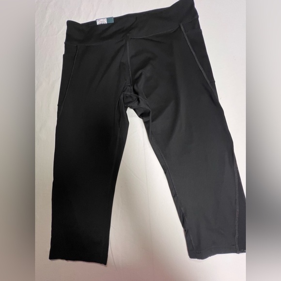 TEK GEAR BLACK PERFORMANCE LEGGINGS SIZE PXXL CAPRI MID RISE WORKOUT GEAR - Picture 1 of 6